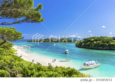 石垣島の川平湾のサンゴ礁の海 石垣島の川平湾のサンゴ礁の海 34385653