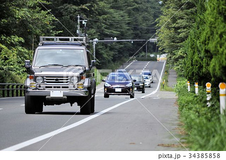 交通イメージ　国道を走る車 34385858