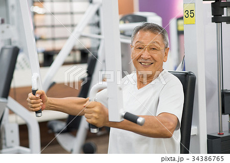 スポーツジム シニア アクティブ 筋トレ  トレーニング イメージ 34386765