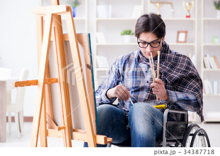 Disabled artist painting picture in studio 34387718