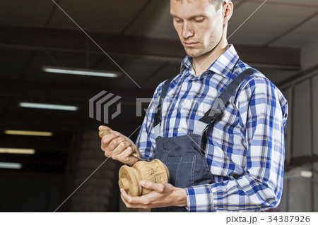 Carpenter at work 34387926