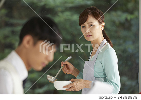 10代 感情 心配 34388878