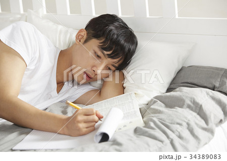 10代 男子 人 34389083