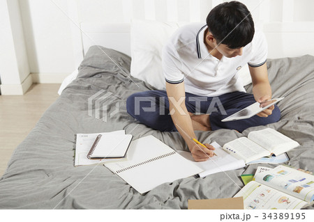 10代 男 男性 34389195