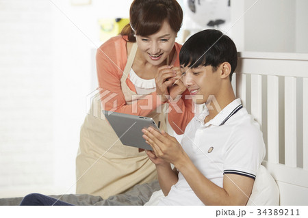 10代 感情 分かち合い 34389211