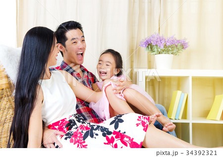 Happy family 34392321