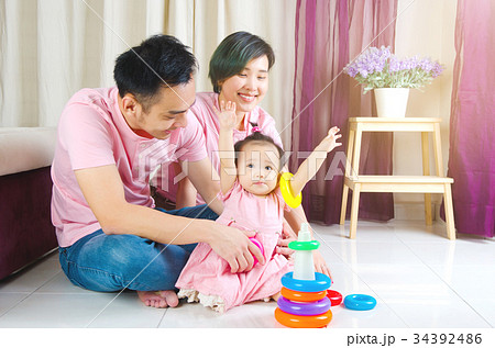Asian family Asian family 34392486