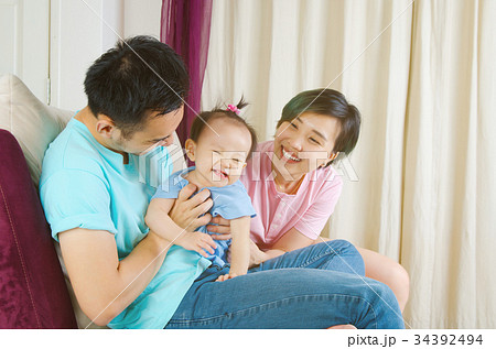 Asian family 34392494