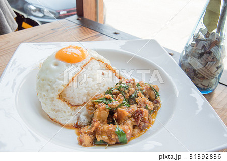 ガパオライスと目玉焼き ガパオライスと目玉焼き 34392836