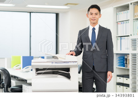 ビジネスマン（コピー機） 34393801
