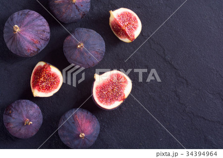 Ripe sweet figs 34394964