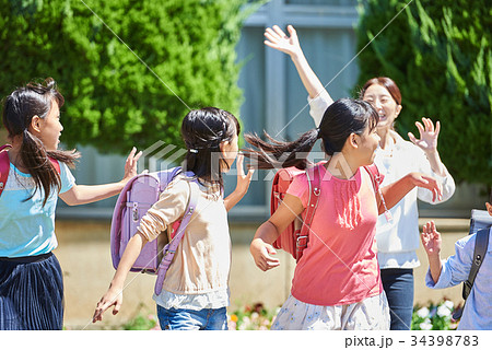 小学校 グラウンド 下校 34398783