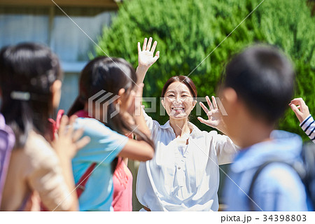 小学校 グラウンド 下校 34398803