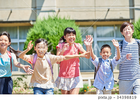 小学校 グラウンド 下校 34398819