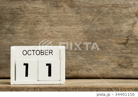 White block calendar present 11 and October 34401150