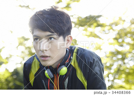 上半身 若い男 若い男性 34408366