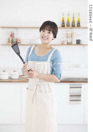 フライ返し 主婦 表情 34408511