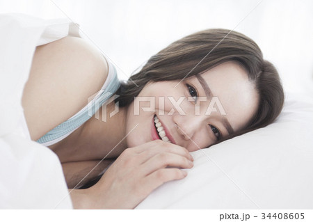 枕 若い女性 韓国 34408605