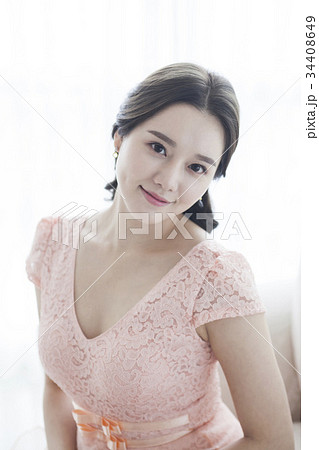 上半身 美しさ 若い女性 34408649