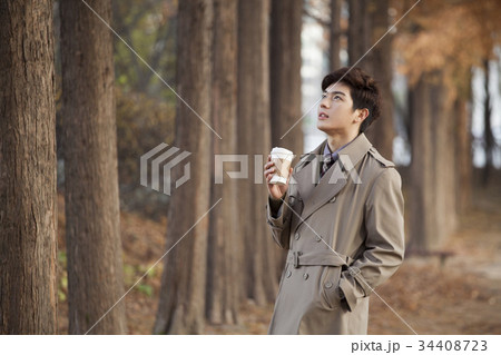 若い男 若い男性 コーヒー 34408723
