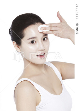 ビューティー 団子ヘア 若い女性 34408832