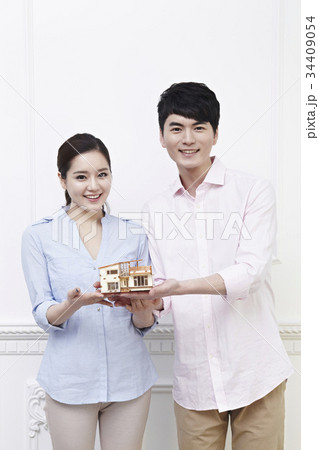 モデル 新婚夫婦 住宅 34409054
