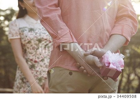 見開き 対面 向き合う 34409508