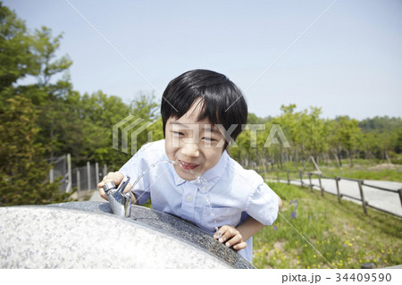 食べる 水 子供 34409590
