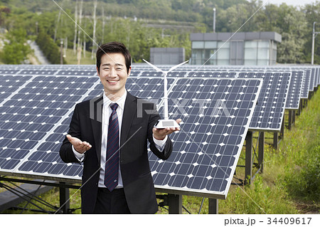 ビジネスマン 笑い 太陽熱発電所 34409617