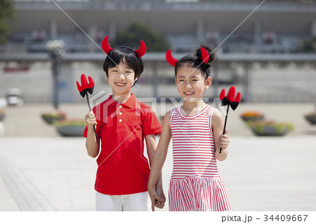 赤い悪魔 子供 笑い 34409667