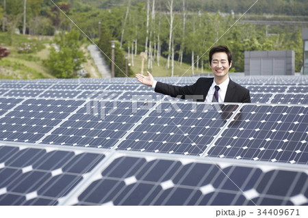 ビジネスマン 笑い 太陽熱発電所 34409671