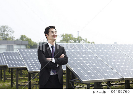 ビジネスマン 集熱板 太陽熱発電所 34409760