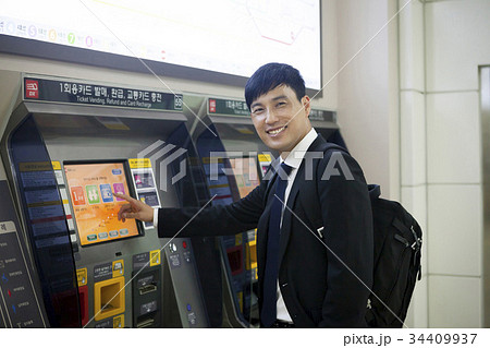 ビジネスマン 通勤 出退勤 34409937
