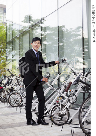 ビジネスマン 自転車 自転車収納 34409947