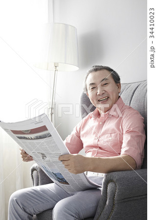 新聞 アームチェア 笑い 34410023