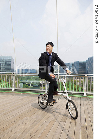 ビジネスマン 自転車 韓国 34410032
