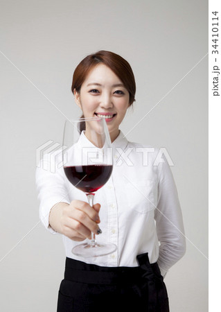 酒 杯 若い女性 34410114