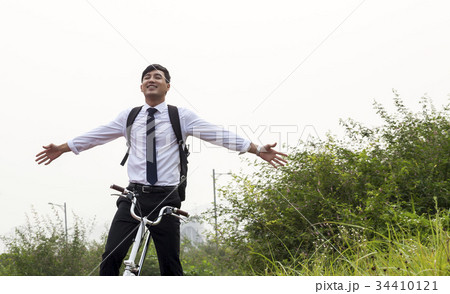 ビジネスマン 自転車 通勤 34410121