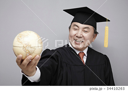 卒業 卒業ガウン 中年 34410263