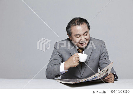 中年 コーヒー コーヒーカップ 34410330