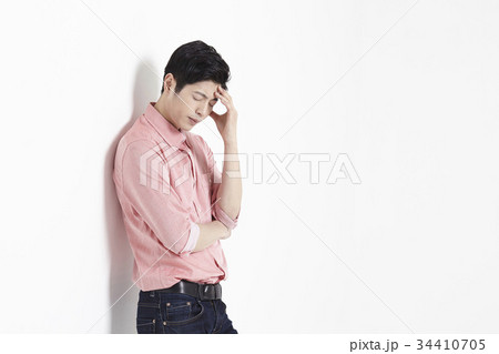 頭痛 若い男 若い男性 34410705