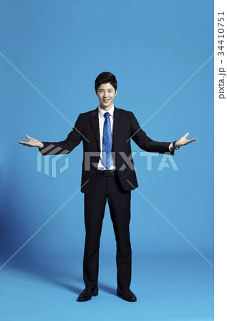 ビジネスマン 腕広げる 腕を広げる 34410751