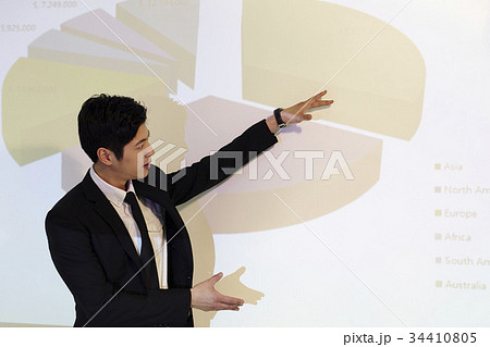 ビジネスマン 説明 若い男 34410805