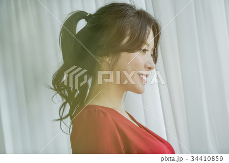 若い女性 快適 楽 34410859