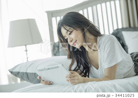 若い女性 快適 楽 34411025