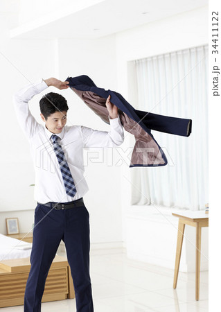 ビジネスマン 着こなし 通勤 34411122