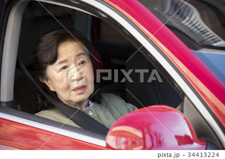 高齢者運転イメージ 34413224