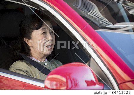高齢者運転イメージ 34413225
