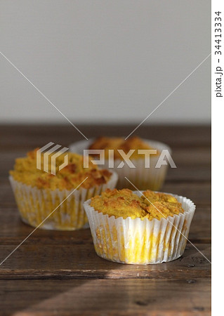 カボチャを使ったふんわりサクサクの手作りマフィン 34413334