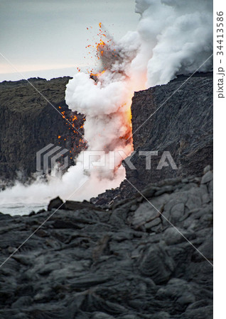 ハワイ島カラパナの溶岩流のオーシャンエントリー ハワイ島カラパナの溶岩流のオーシャンエントリー 34413586
